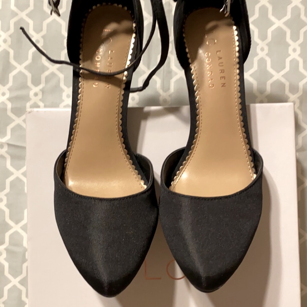 BNWT Lauren Conrad black bow heels